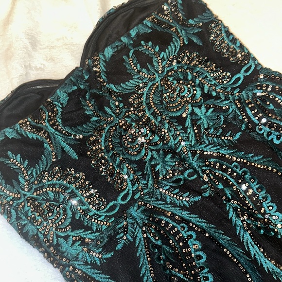 BOOHOO Petite Teal & Sequence embroidered strapless jumpsuit - Picture 5 of 6